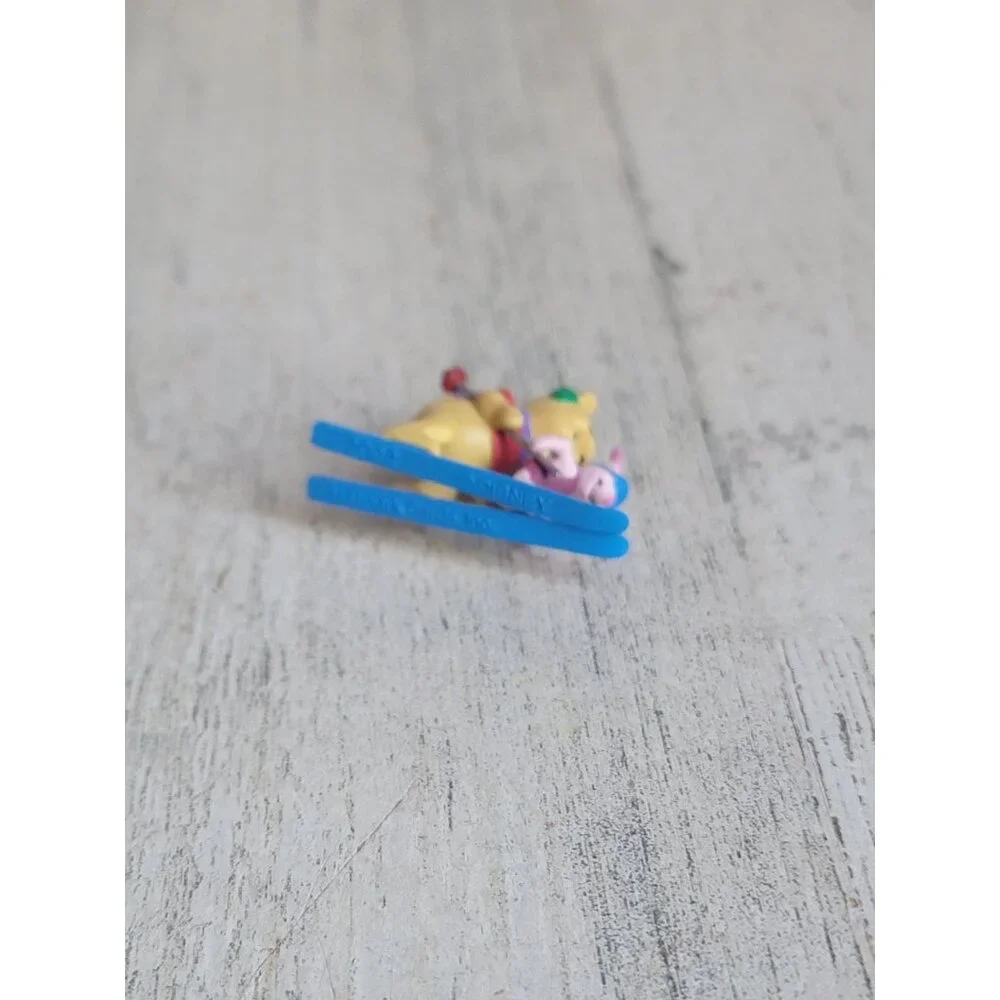 Hallmark on the slopes Winnie the Pooh‎ miniature ornament Xmas